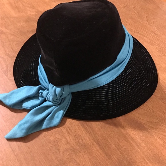 Dajon of New York Accessories - Vintage black/turquoise velvet hat